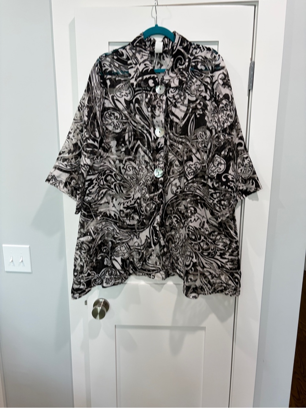Black & White Paisley Button-Front Tunic Shirt